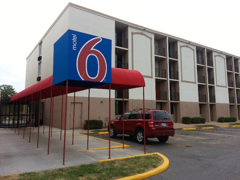 Motel 6 Jackson Tn image