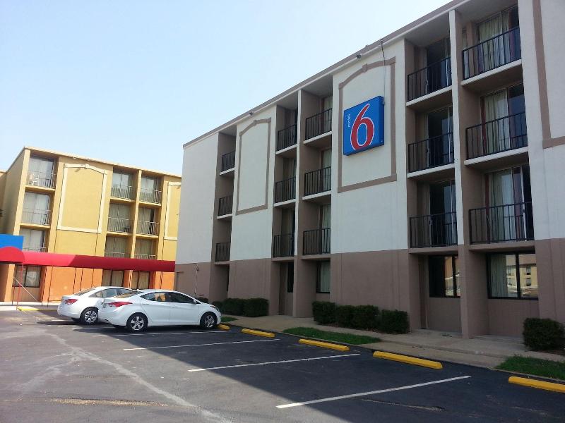 Motel 6 Jackson Tn image
