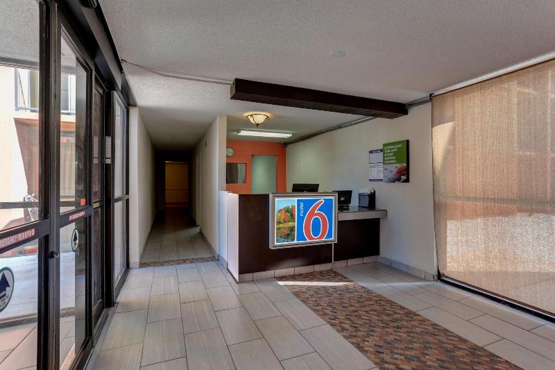 Motel 6 Jackson Tn image
