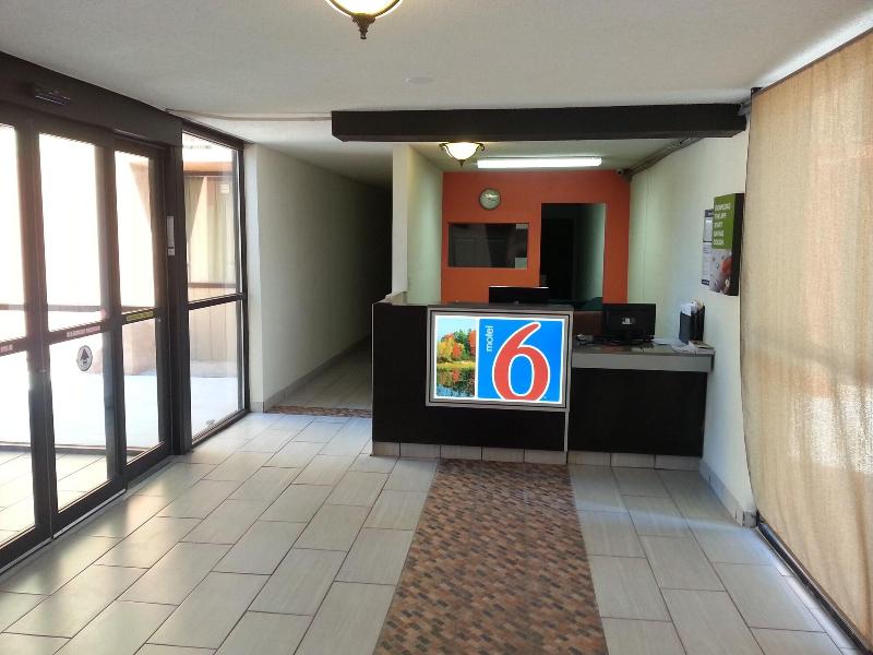Motel 6 Jackson Tn image