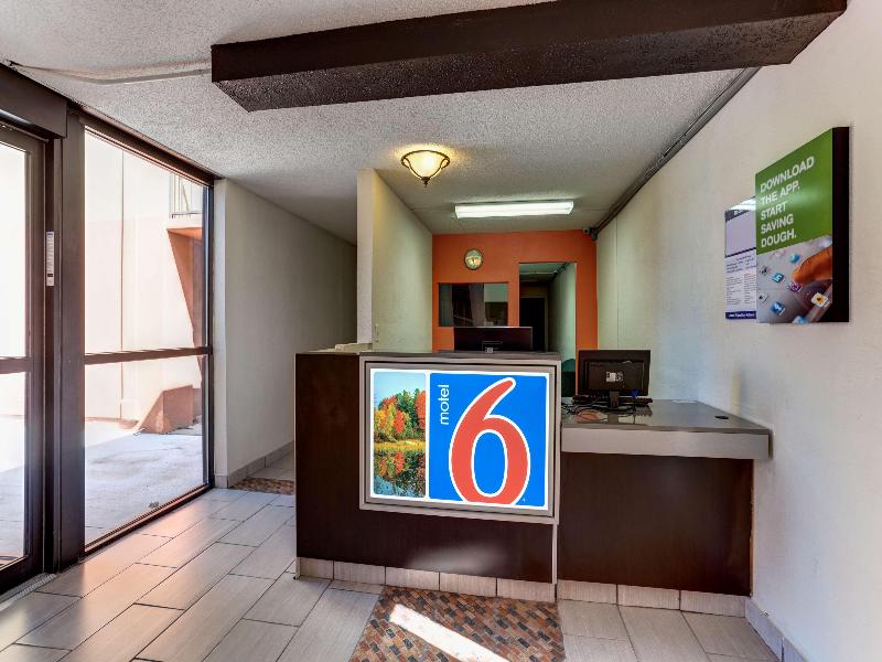 Motel 6 Jackson Tn image