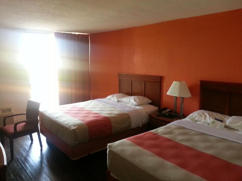 Motel 6 Jackson Tn image