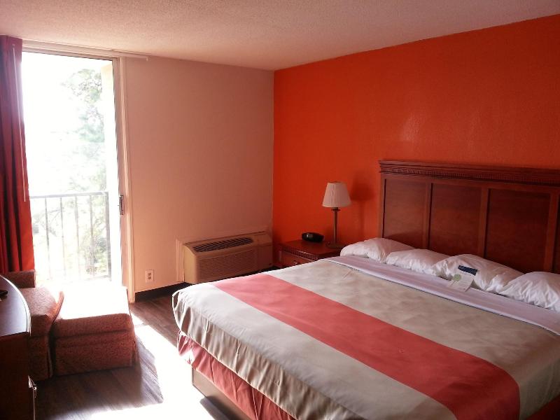 Motel 6 Jackson Tn image