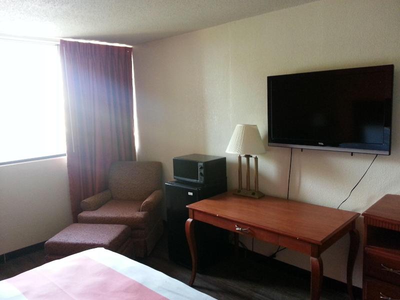 Motel 6 Jackson Tn image