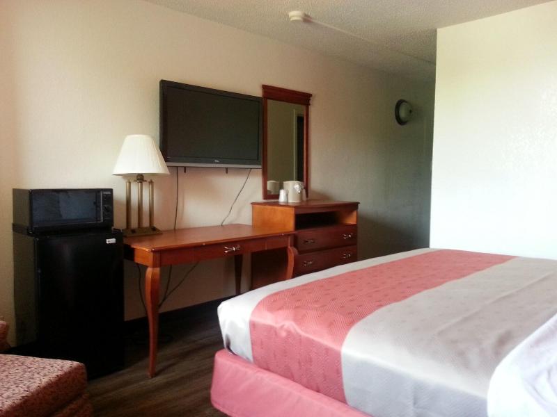 Motel 6 Jackson Tn image