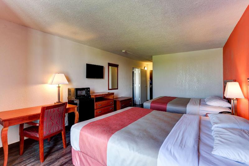 Motel 6 Jackson Tn image