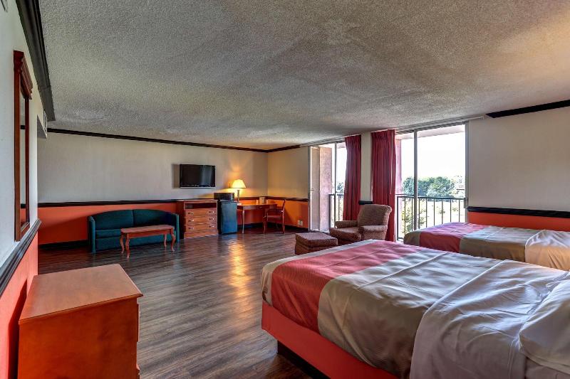 Motel 6 Jackson Tn image