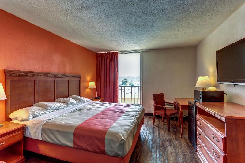 Motel 6 Jackson Tn image