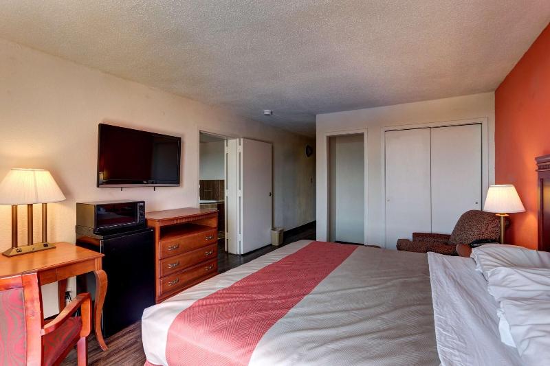 Motel 6 Jackson Tn image