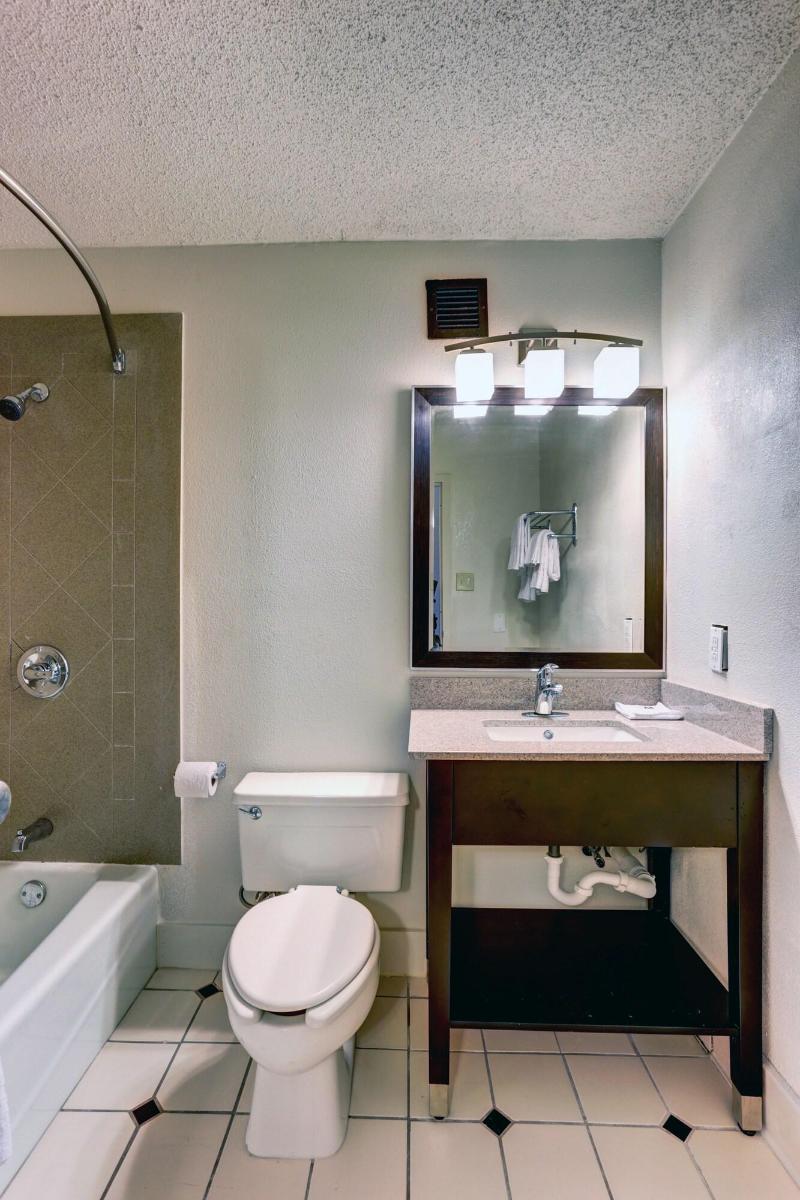 Motel 6 Jackson Tn image