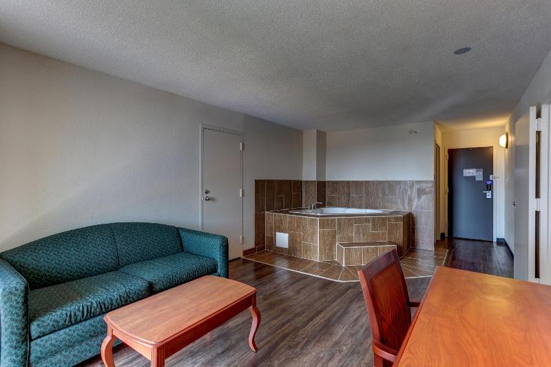 Motel 6 Jackson Tn image