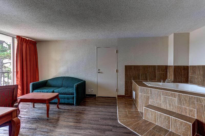 Motel 6 Jackson Tn image