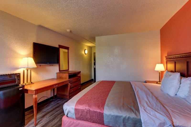 Motel 6 Jackson Tn image