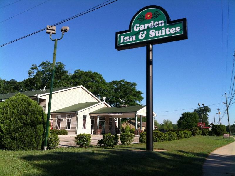 Budgetel Inn Suites Pine Mountain image