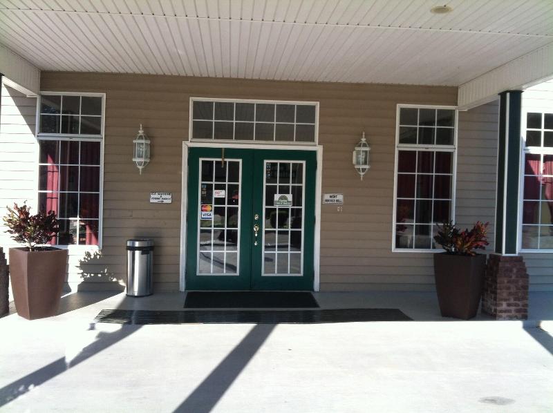 Budgetel Inn Suites Pine Mountain image