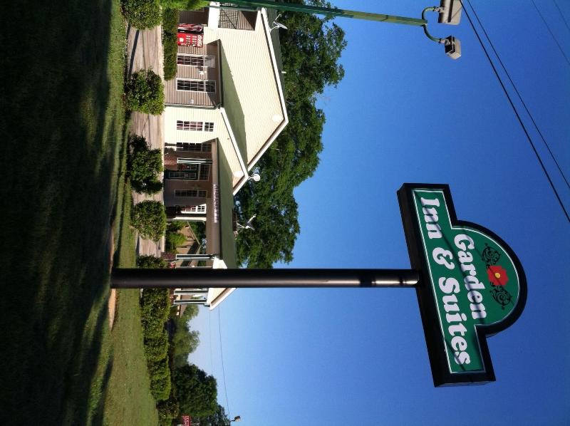Budgetel Inn Suites Pine Mountain image