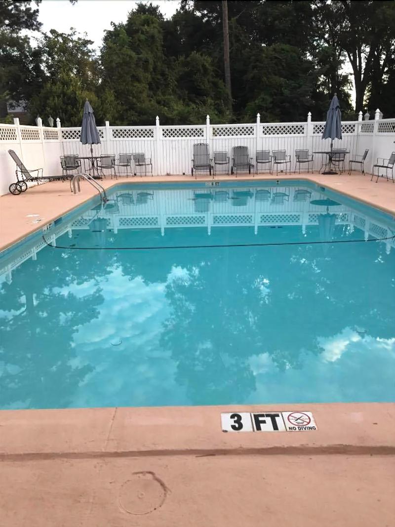 Budgetel Inn Suites Pine Mountain image