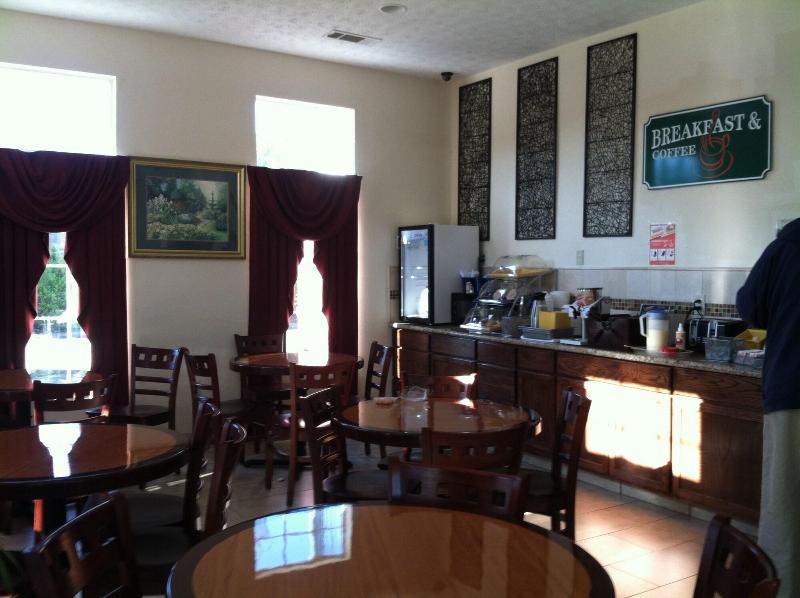 Budgetel Inn Suites Pine Mountain image
