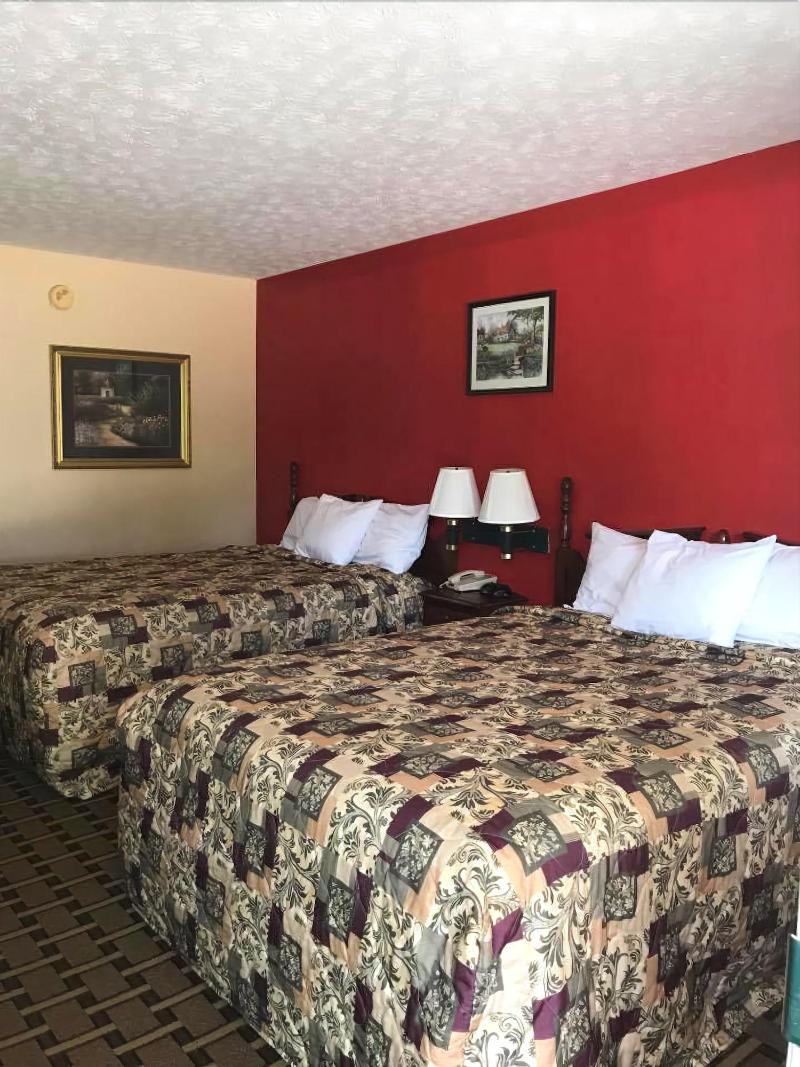 Budgetel Inn Suites Pine Mountain image