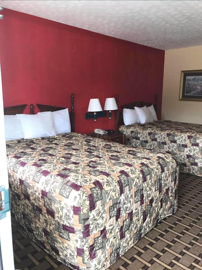 Budgetel Inn Suites Pine Mountain image