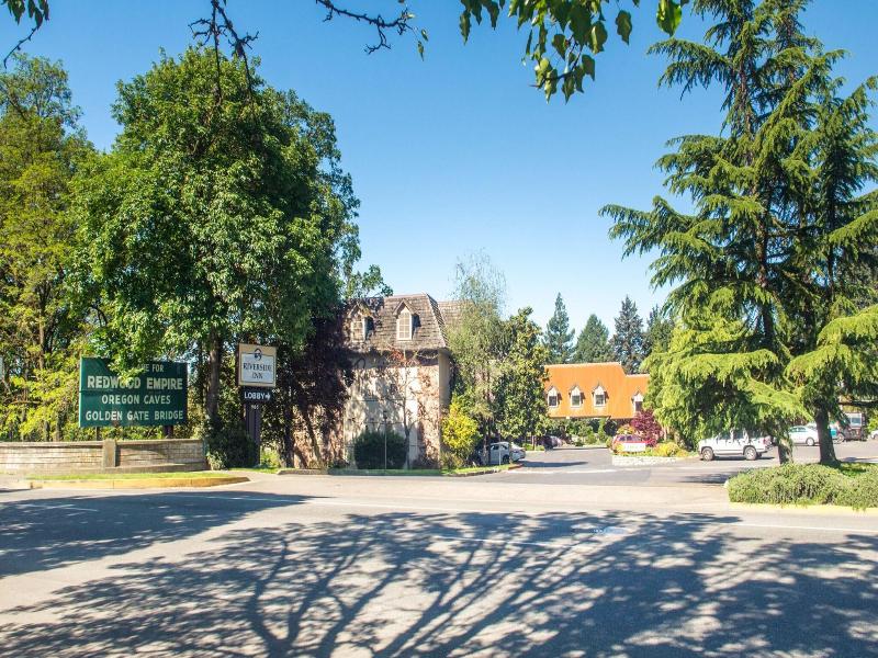 Riverside Inn