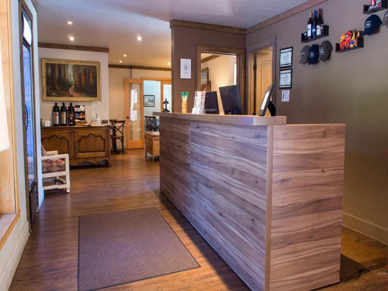 Riverside Inn