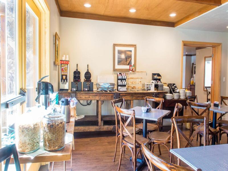 Riverside Inn