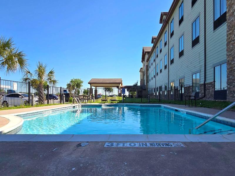 Comfort Inn & Suites image