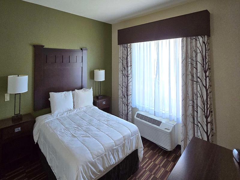 Comfort Inn & Suites image 6
