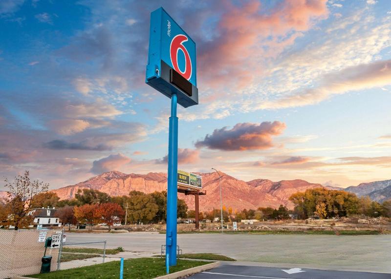 Motel 6 Ogden image