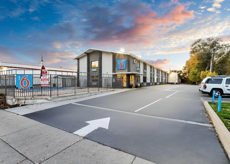 Motel 6 Ogden image