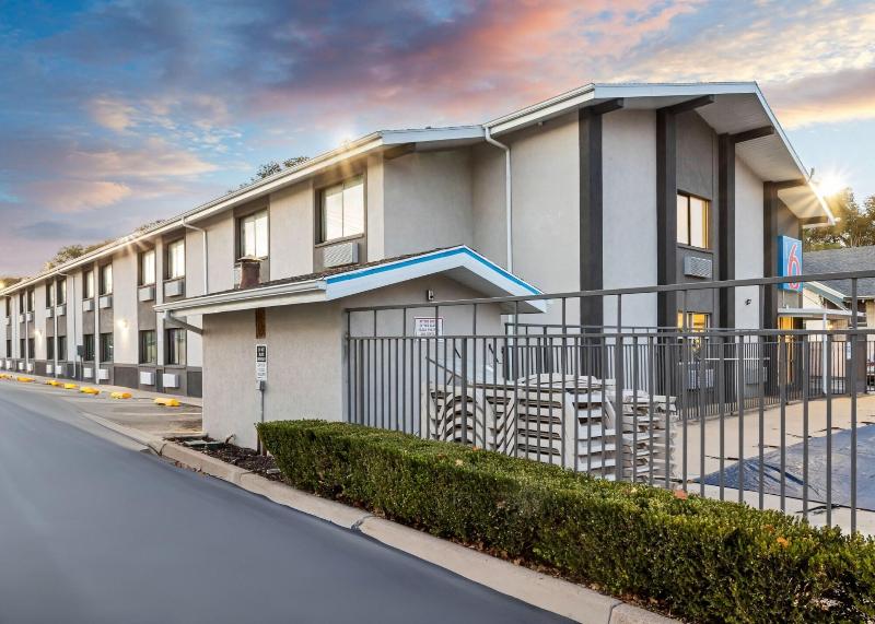 Motel 6 Ogden image