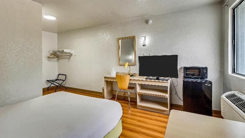 Motel 6 Ogden image