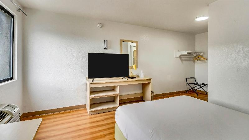 Motel 6 Ogden image