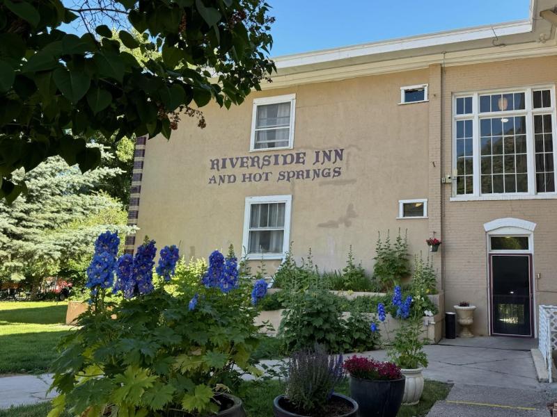 Riverside Hot Springs Inn Spa image