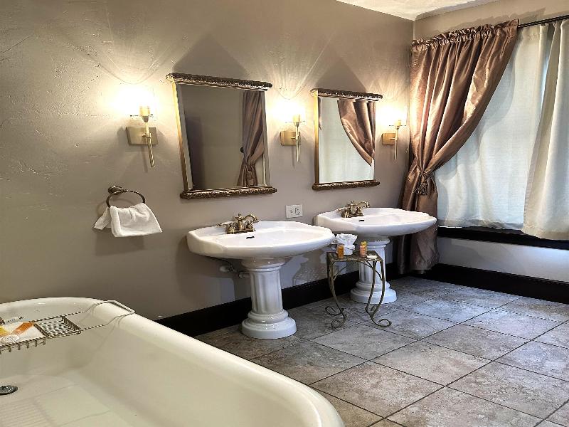 Riverside Hot Springs Inn Spa image