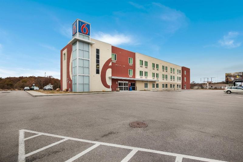 Motel 6 Poplar Bluff Mo image