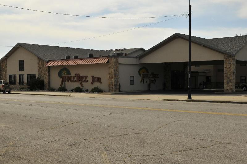 Apple Tree Inn And Suites — general view