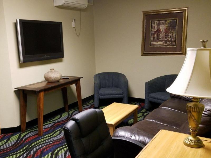 Apple Tree Inn And Suites