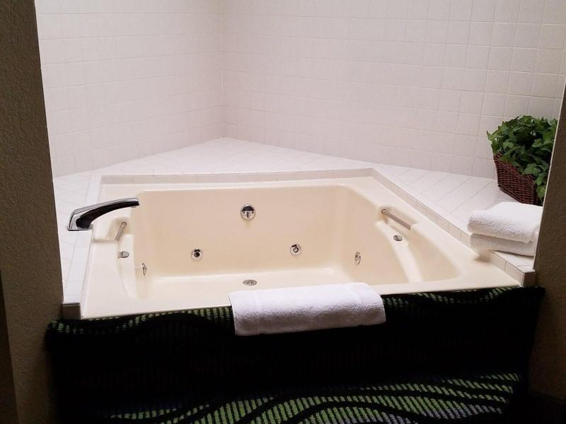 Apple Tree Inn And Suites
