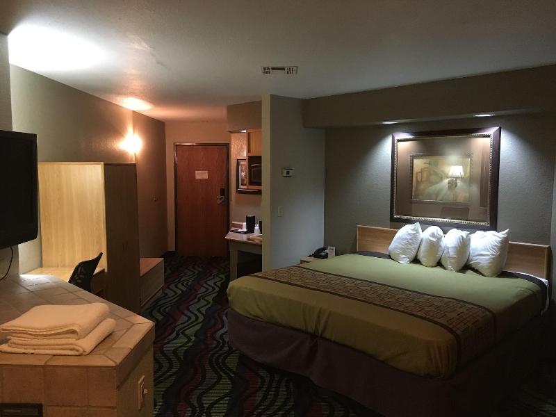 Apple Tree Inn And Suites