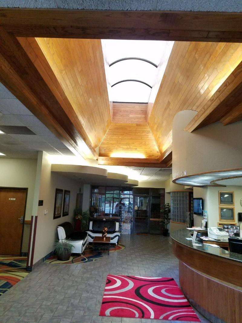 Apple Tree Inn And Suites
