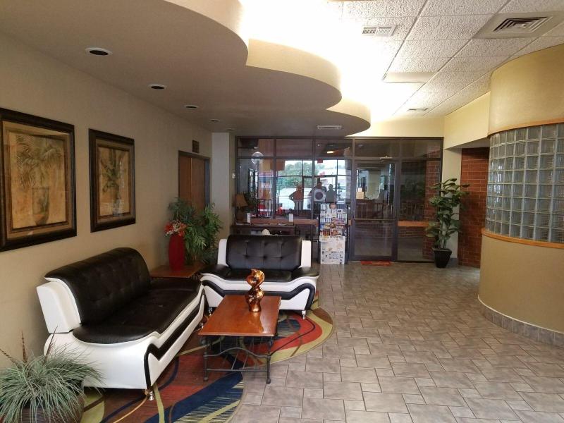Apple Tree Inn And Suites