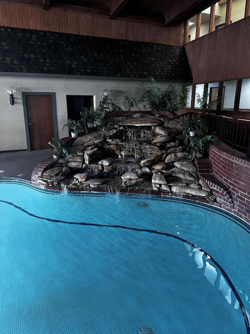 Apple Tree Inn And Suites