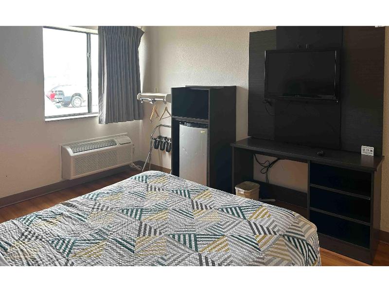 Motel 6 Waterloo, IA image