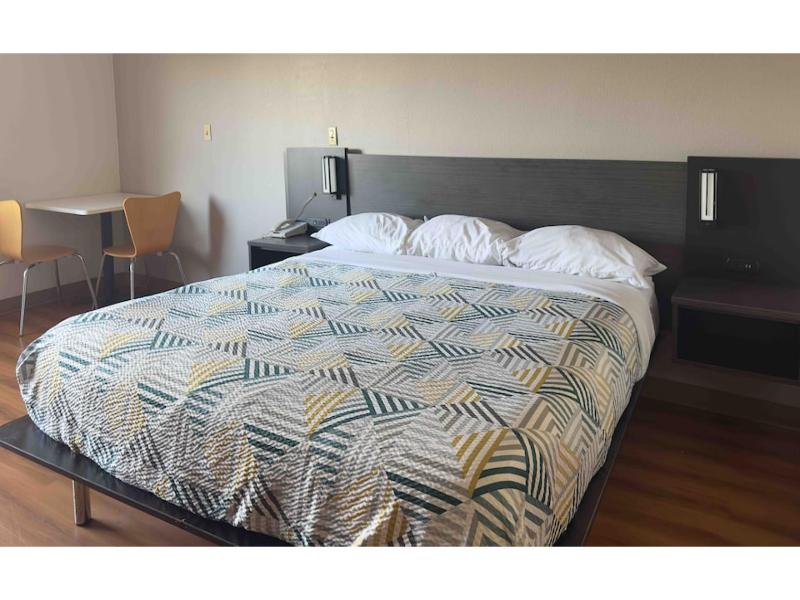 Motel 6 Waterloo, IA image