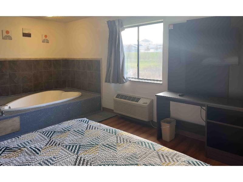 Motel 6 Waterloo, IA image