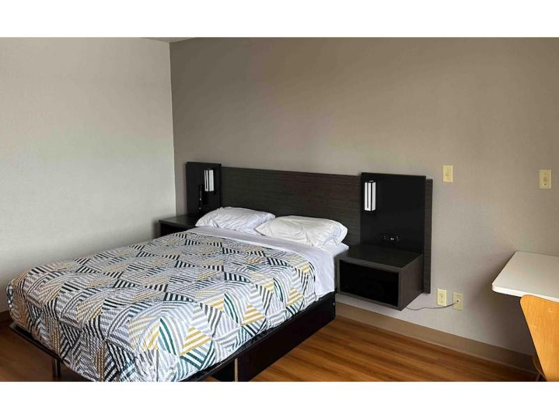Motel 6 Waterloo, IA image