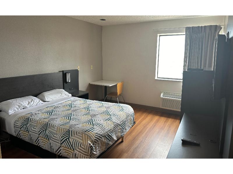 Motel 6 Waterloo, IA image