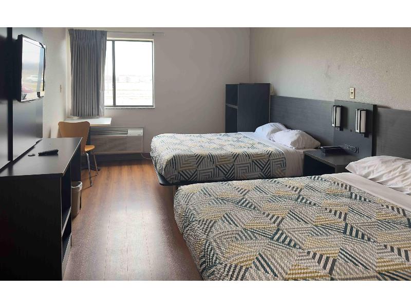 Motel 6 Waterloo, IA image